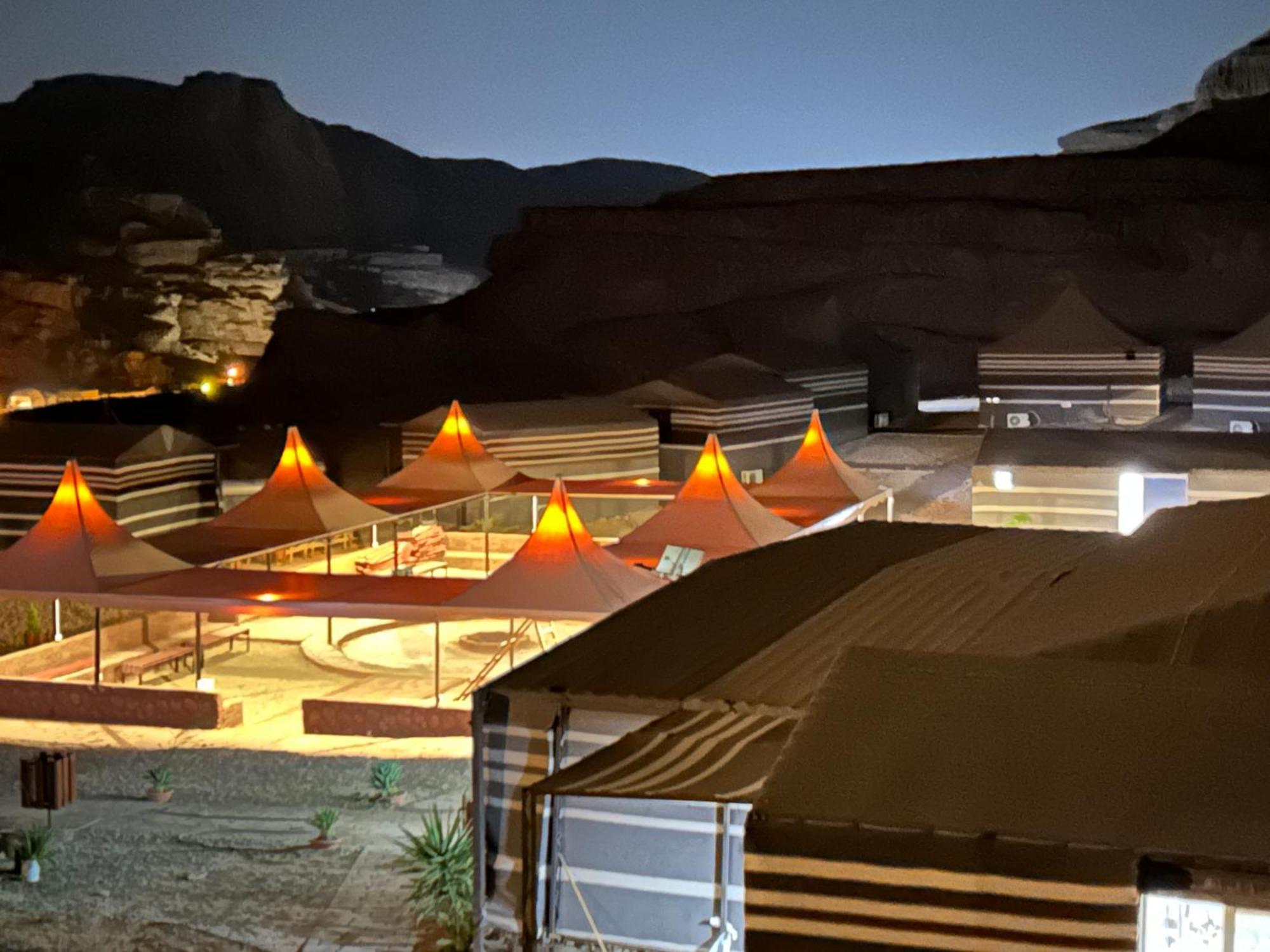 Desert Island Camp Wadi Rum Esterno foto